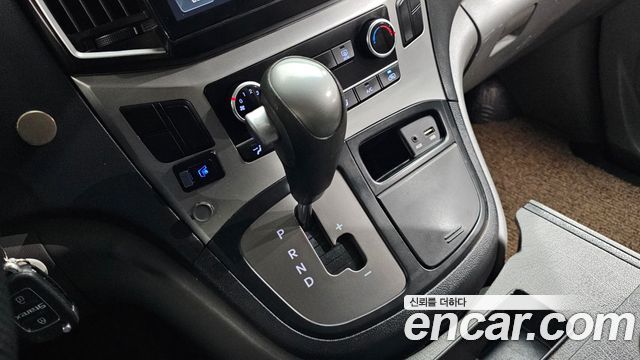 Hyundai Starex 2018 — photo 12