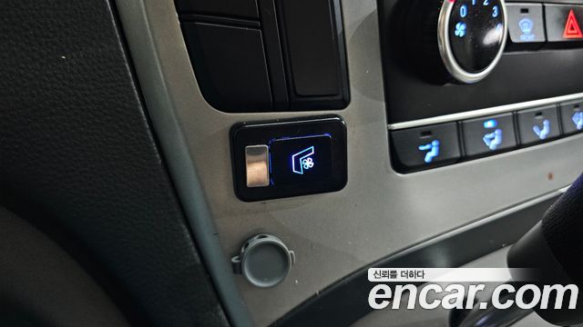 Hyundai Starex 2018 — photo 27