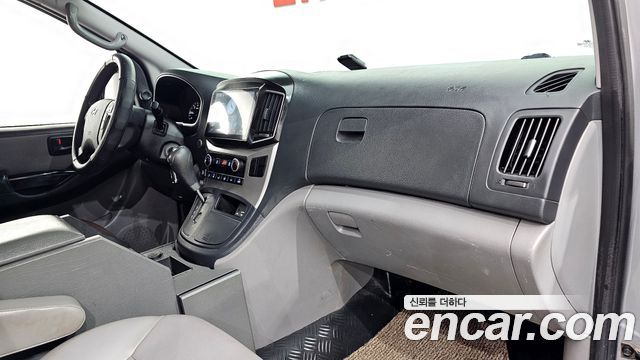 Hyundai Starex 2018 — photo 28