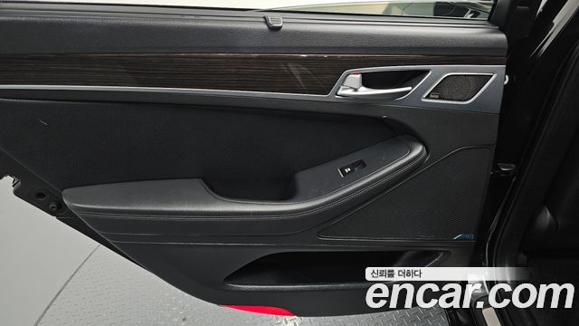 Genesis G80 2018 — photo 15
