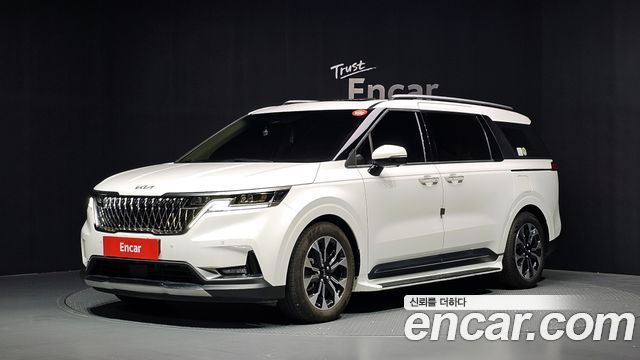 Kia Canival 2023 — photo 1