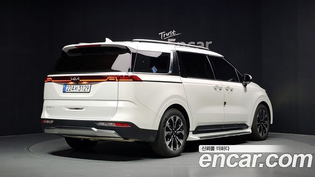 Kia Canival 2023 — photo 2