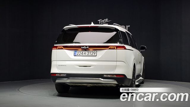 Kia Canival 2023 — photo 4