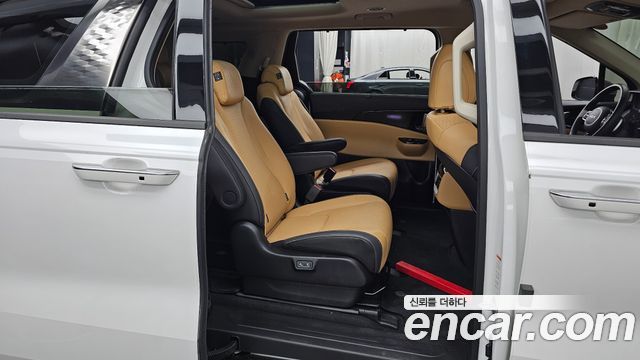 Kia Canival 2023 — photo 17