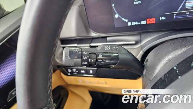Kia Canival 2023 — photo 32