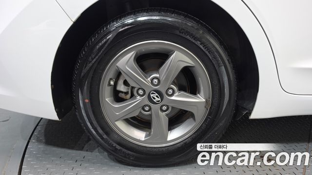 Hyundai AVANTE 2017 — photo 5