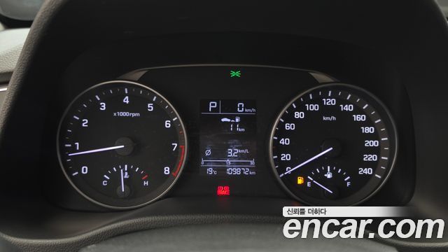 Hyundai AVANTE 2017 — photo 8