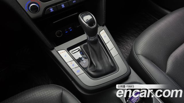 Hyundai AVANTE 2017 — photo 9