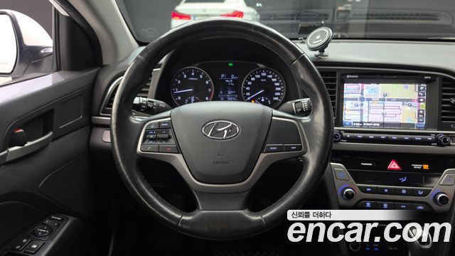 Hyundai AVANTE 2017 — photo 13