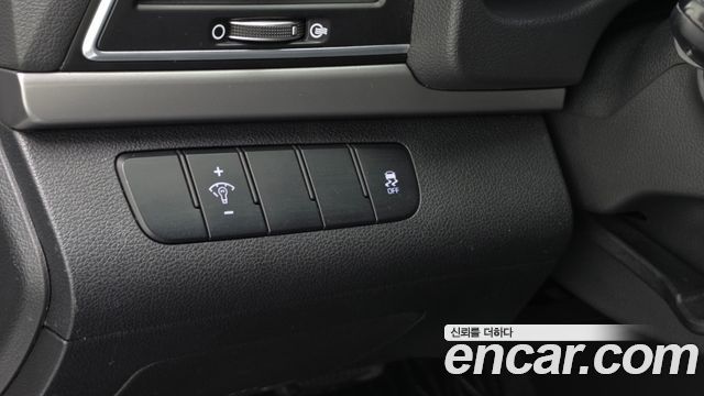 Hyundai AVANTE 2017 — photo 16