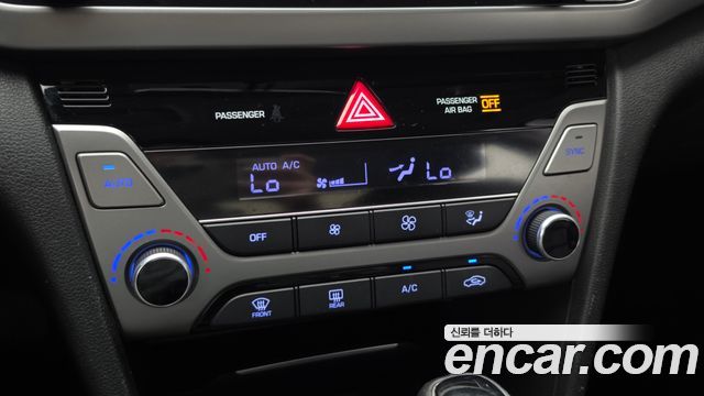 Hyundai AVANTE 2017 — photo 19