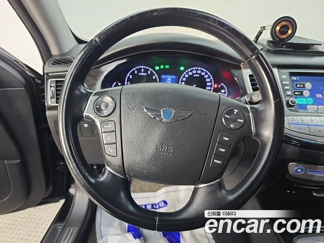Hyundai Genesis 2013 — photo 9