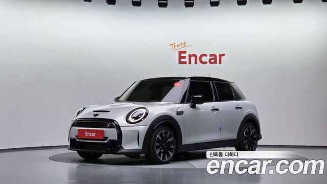 Mini Cooper 2022 — photo 1