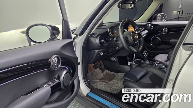 Mini Cooper 2022 — photo 13
