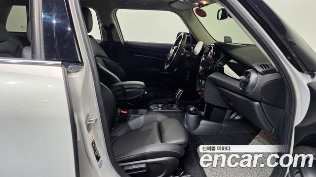 Mini Cooper 2022 — photo 17
