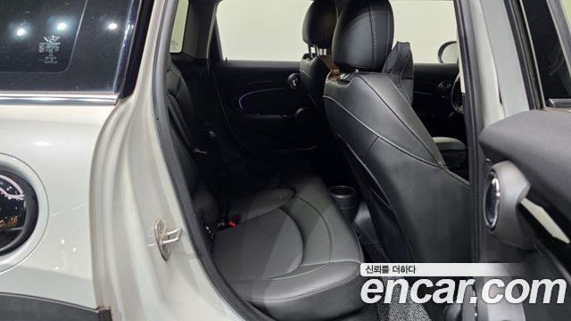 Mini Cooper 2022 — photo 18