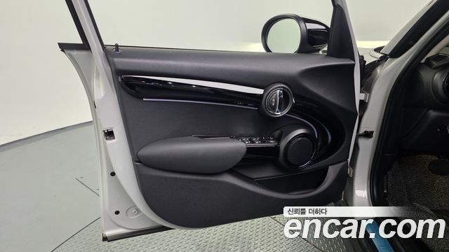 Mini Cooper 2022 — photo 14