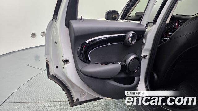 Mini Cooper 2022 — photo 15