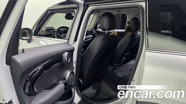 Mini Cooper 2022 — photo 16