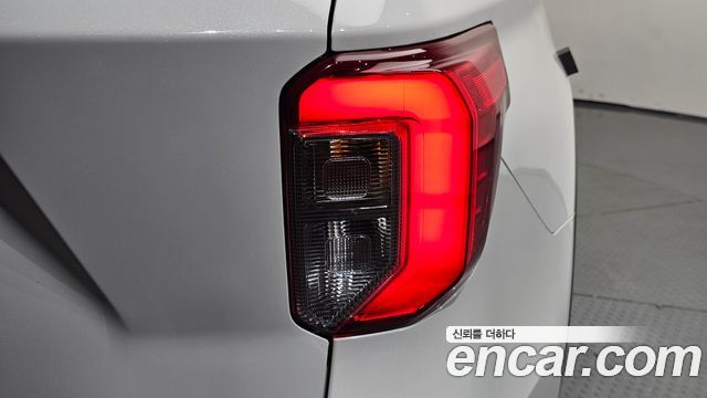 Ford Explorer 2020 — photo 9