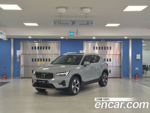 Volvo XC40 2026 — photo 1