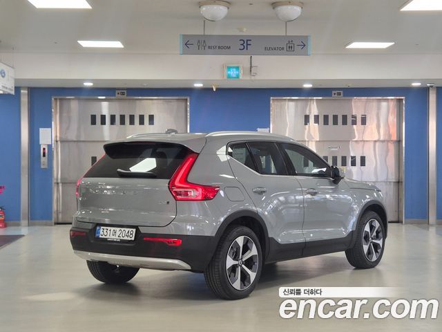 Volvo XC40 2026 — photo 2
