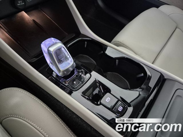 Volvo XC40 2026 — photo 8