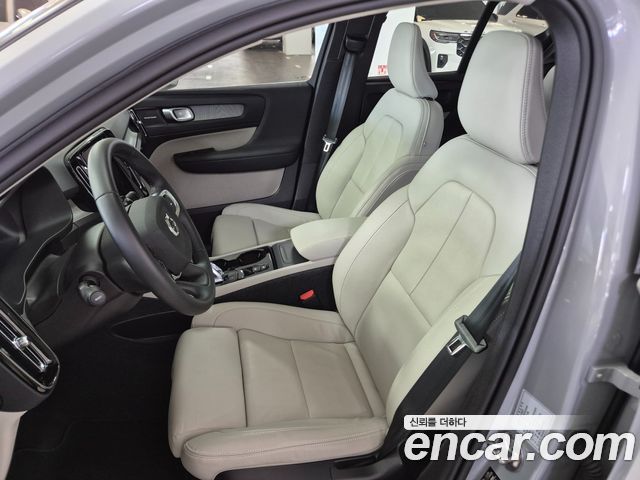 Volvo XC40 2026 — photo 9