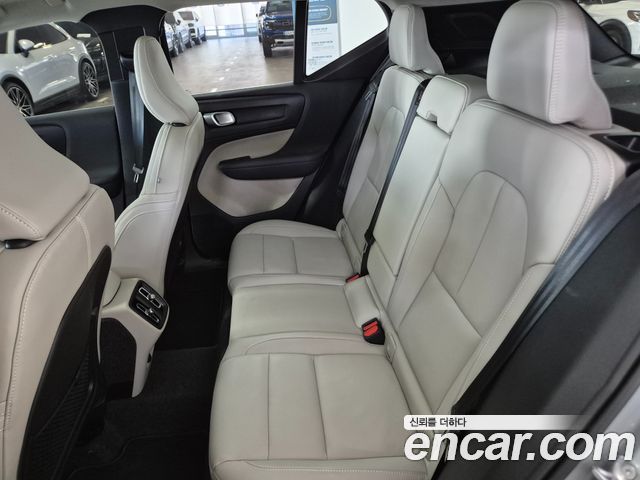 Volvo XC40 2026 — photo 10