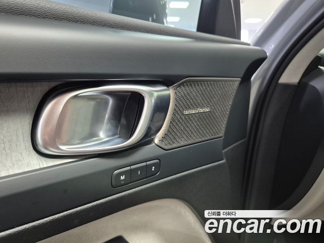 Volvo XC40 2026 — photo 15