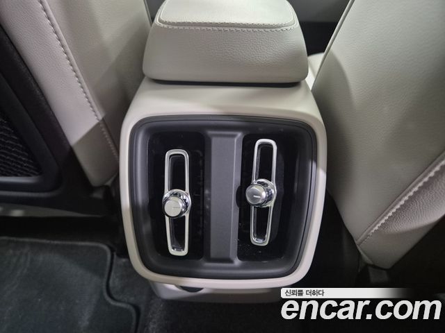 Volvo XC40 2026 — photo 16