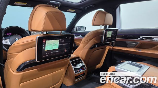 BMW 7-Series 2020 — photo 11