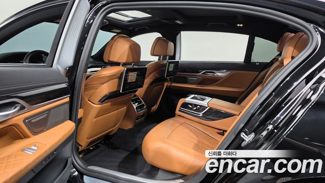 BMW 7-Series 2020 — photo 12