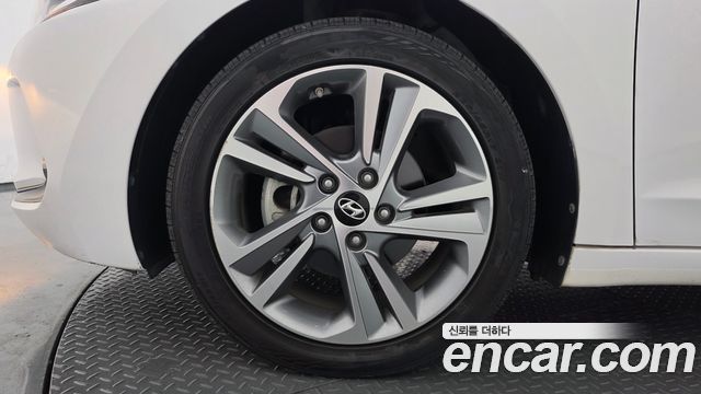 Hyundai AVANTE 2017 — photo 5