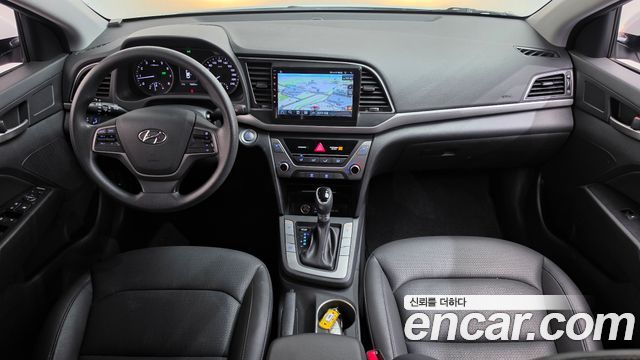 Hyundai AVANTE 2017 — photo 10
