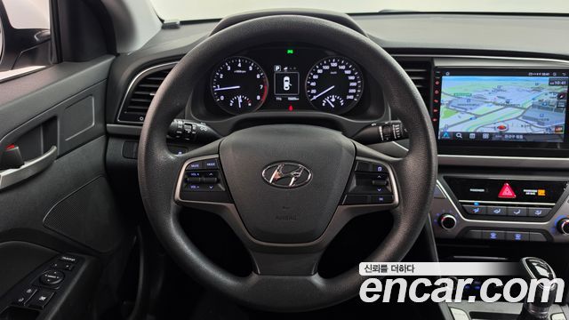 Hyundai AVANTE 2017 — photo 19