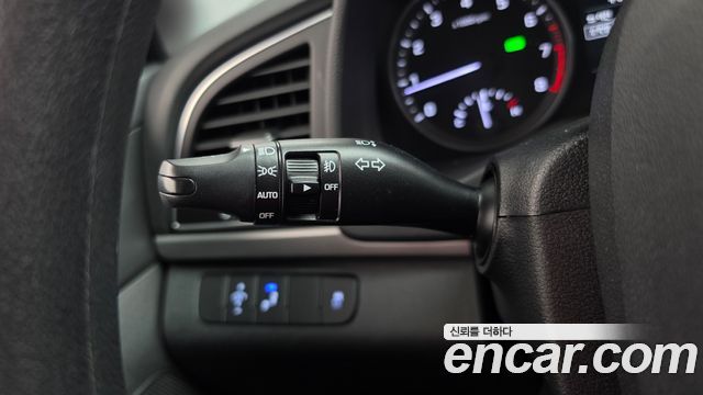 Hyundai AVANTE 2017 — photo 25