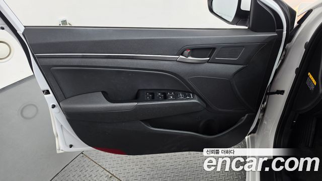 Hyundai AVANTE 2017 — photo 14
