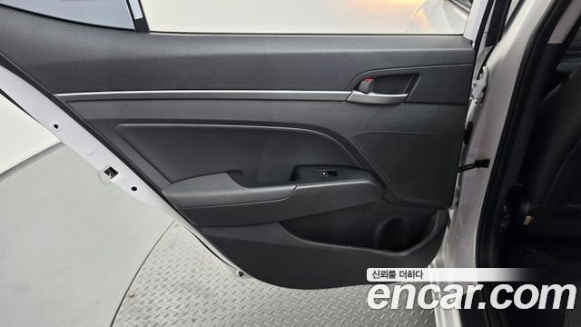 Hyundai AVANTE 2017 — photo 15