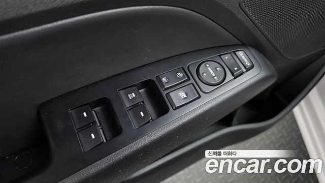 Hyundai AVANTE 2017 — photo 27