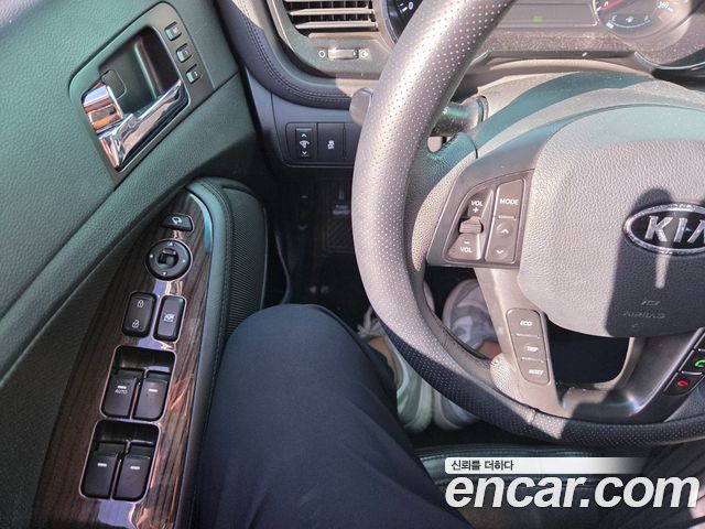Kia K5 2012 — photo 10