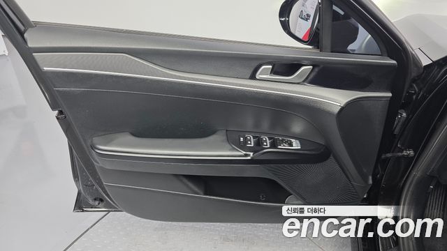Kia K5 2023 — photo 14
