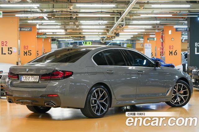 BMW 5-Series 2021 — photo 2