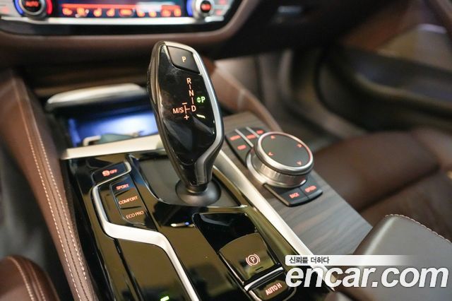 BMW 5-Series 2021 — photo 11