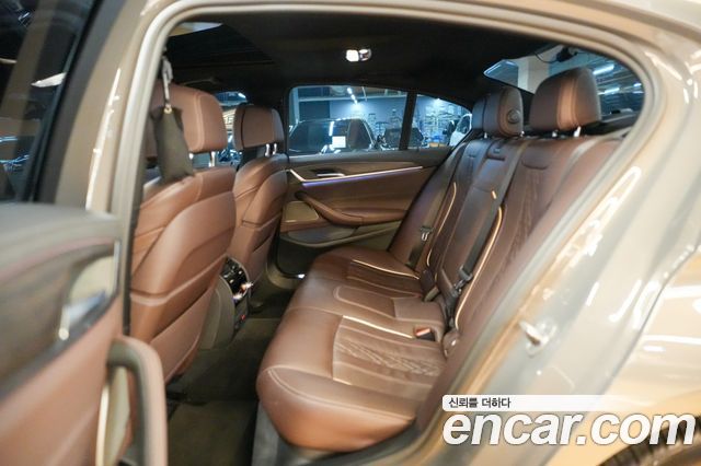 BMW 5-Series 2021 — photo 15