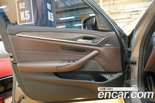 BMW 5-Series 2021 — photo 17