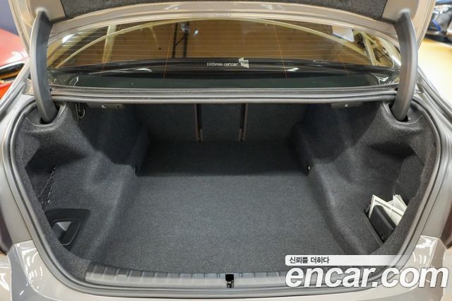 BMW 5-Series 2021 — photo 18