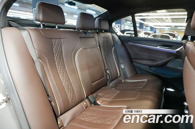 BMW 5-Series 2021 — photo 19