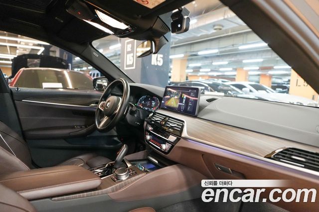 BMW 5-Series 2021 — photo 20