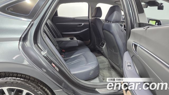 Hyundai Sonata 2022 — photo 17